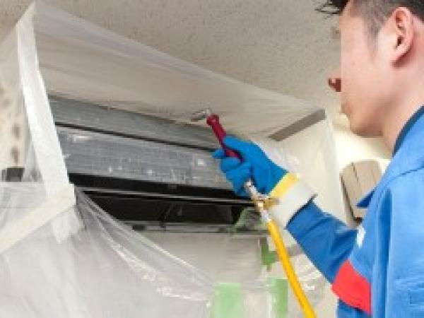 北京本地空调清洗，柜式空调，挂式空调，天花机空调，中央空调