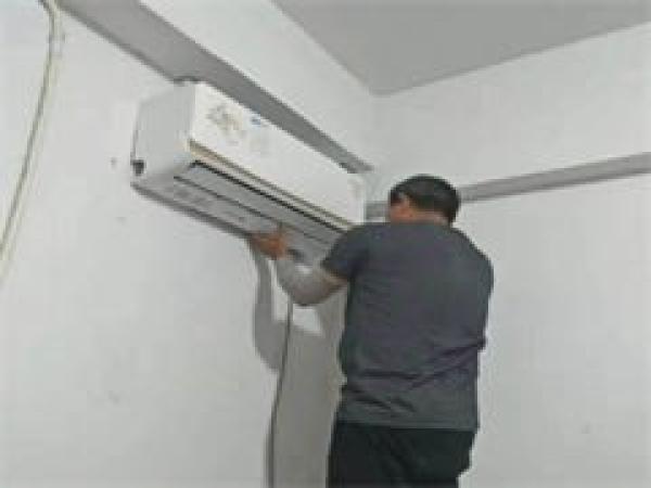 北京朝阳区专业空调安装电话，,空调维修，价格合理